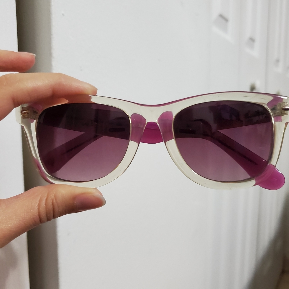 Betsey Johnson Sunglasses - Picture 6 of 7
